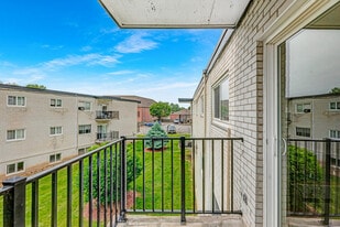 Thamesview Apartments in Chatham, ON - Building Photo