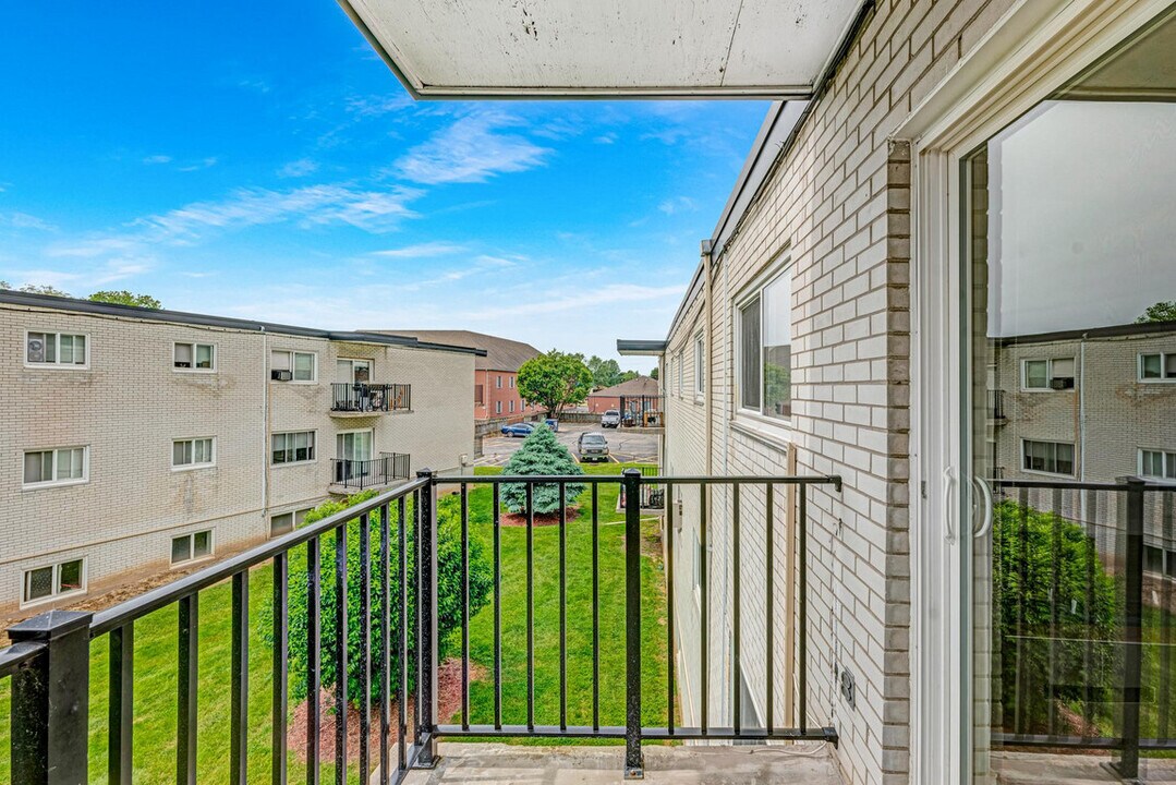 Thamesview Apartments in Chatham, ON - Building Photo