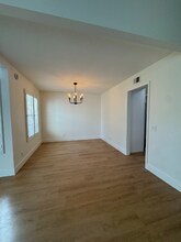 47 Wellesley in Irvine, CA - Foto de edificio - Building Photo