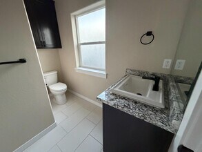 7863 28th St in White City, OR - Building Photo - Building Photo