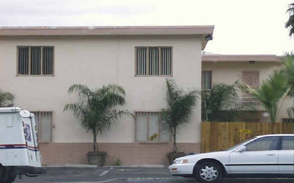 550 S Indian Canyon Dr in Palm Springs, CA - Building Photo - Building Photo