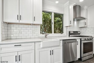 296 Glen Ave in Millburn, NJ - Building Photo