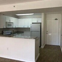 8304 Key Royal Cir in Naples, FL - Building Photo