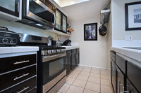 2700 Cahuenga Blvd E, Unit 4111 in Los Angeles, CA - Building Photo - Building Photo