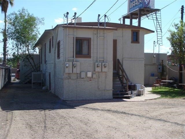 1210 E Van Buren St in Phoenix, AZ - Foto de edificio