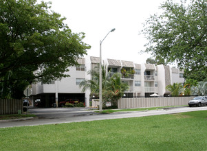 Townhouse Manor in Miami, FL - Building Photo - Building Photo