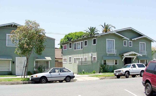 285-295 Cerritos Ave in Long Beach, CA - Foto de edificio - Building Photo