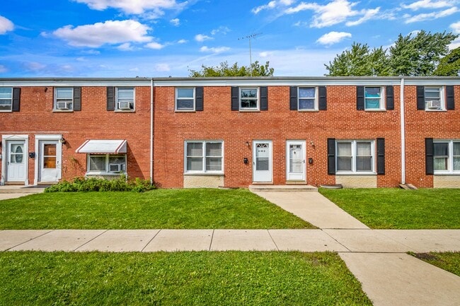 843 McHenry Rd in Wheeling, IL - Building Photo - Building Photo