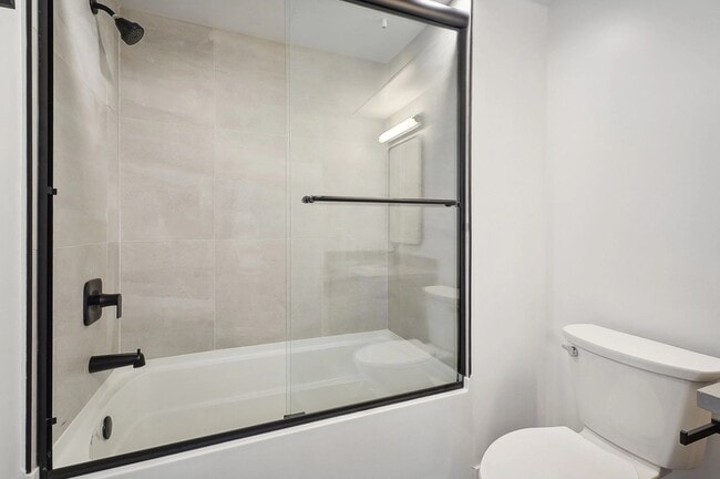 IM 21, Unit 302 in Los Angeles, CA - Foto de edificio - Building Photo