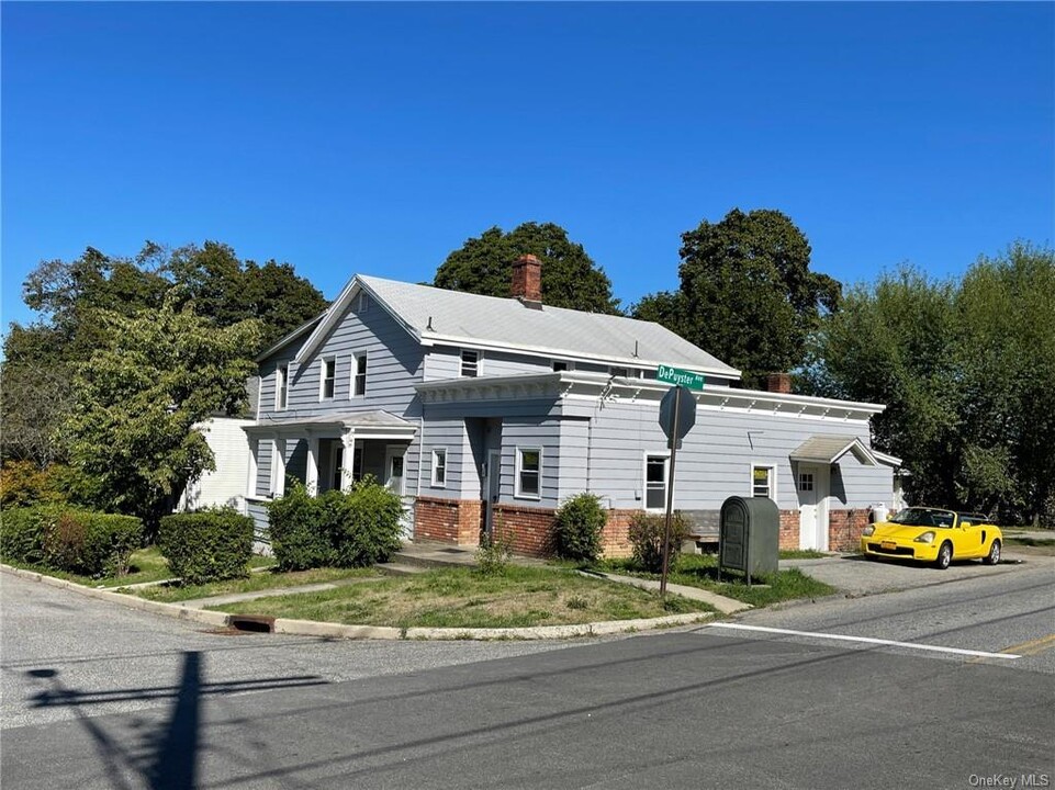 222 E Main St in Beacon, NY - Building Photo