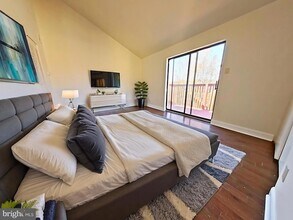 828 N 26th St, Unit 2 in Philadelphia, PA - Foto de edificio - Building Photo