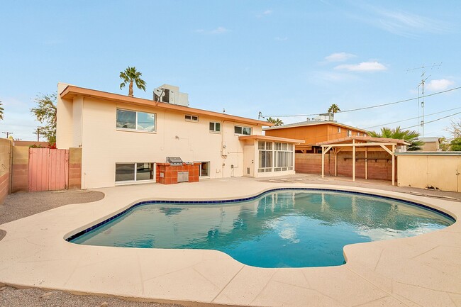 property at 1113 E Bishop Dr