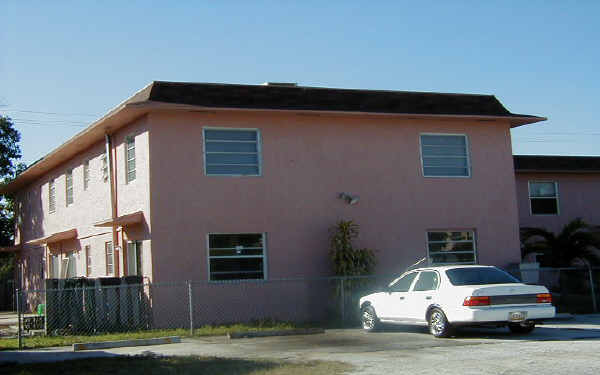 1733 NW 3rd Ave in Fort Lauderdale, FL - Foto de edificio - Building Photo