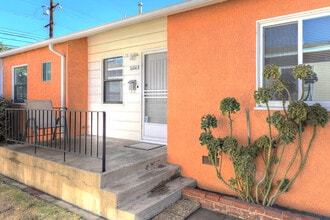 1604 N Hollywood Way, Unit B in Burbank, CA - Building Photo - Building Photo