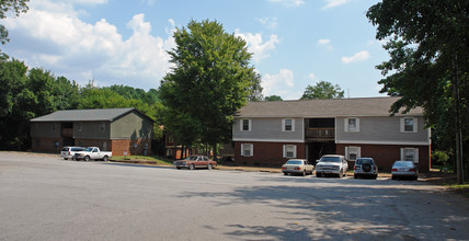 Park Creek Apartments in Raleigh, NC - Building Photo - Building Photo