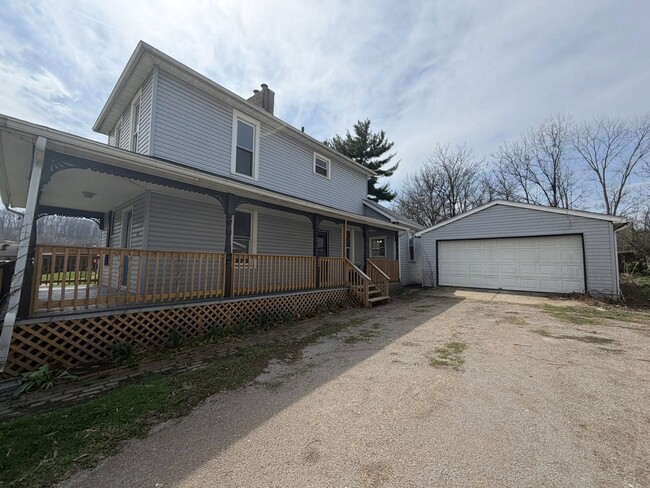 1323 Lake Dr in Zanesville, OH - Building Photo - Building Photo