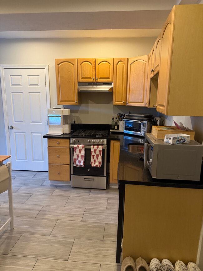 226 Hanover St, Unit 9 in Boston, MA - Foto de edificio - Building Photo