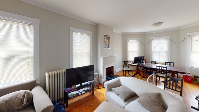 5 Durham St, Unit 1 in Somerville, MA - Building Photo - Building Photo