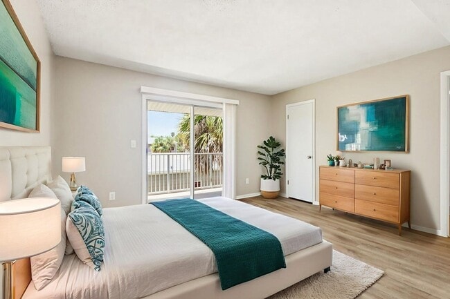 12th & Beach Apartments in Daytona Beach, FL - Foto de edificio - Building Photo