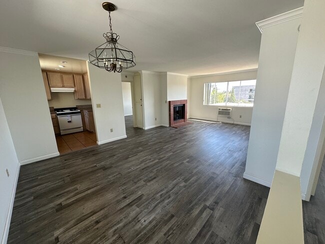 4230 S Centinela Ave