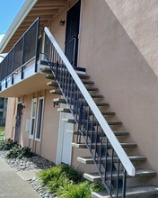 3768 W Benjamin Holt Dr, Unit #6 in Stockton, CA - Foto de edificio - Building Photo