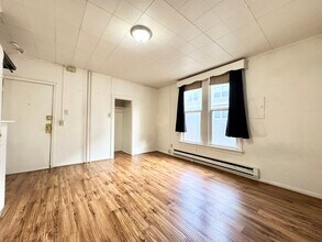 813 5th Ave N-Unit -4 in Seattle, WA - Building Photo - Building Photo