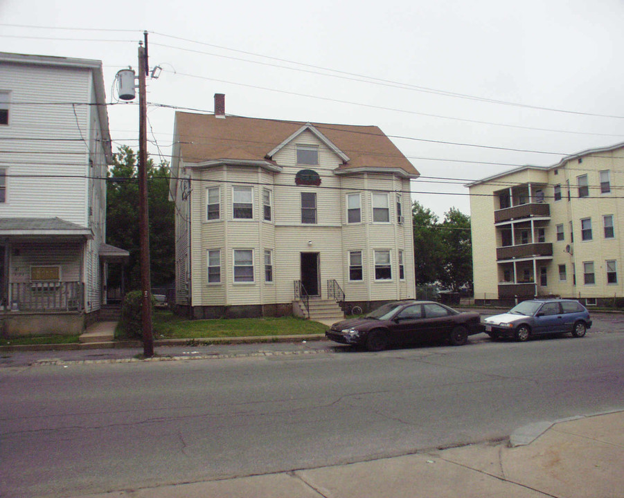 39 Pleasant St in Leominster, MA - Building Photo