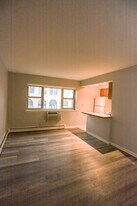 522 W Briar Pl, Unit #352 in Chicago, IL - Building Photo