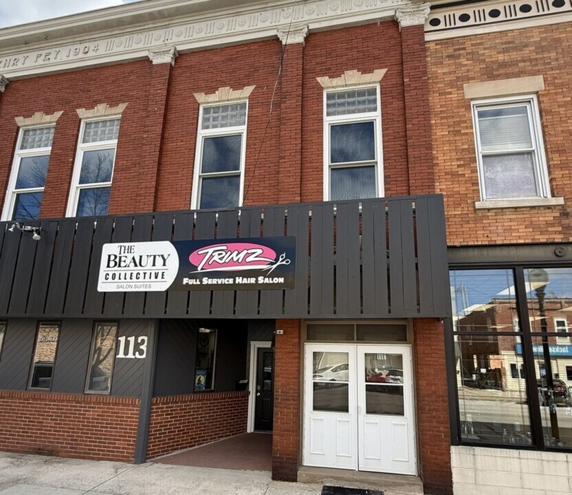 111 E Jefferson St in Morris, IL - Building Photo