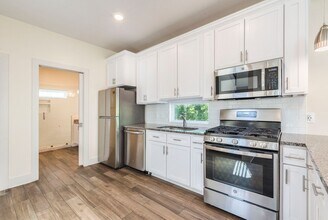 3702 Tower View Ct in Austin, TX - Building Photo - Building Photo