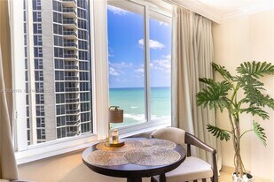 19201 Collins Ave in Sunny Isles Beach, FL - Building Photo