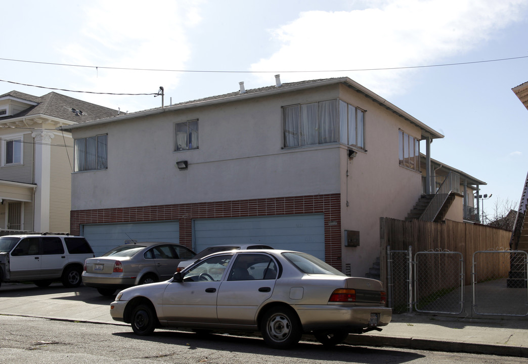 1021 E 17th St in Oakland, CA - Building Photo