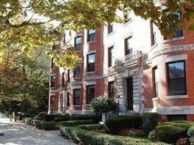 1060 Beacon St in Brookline, MA - Building Photo