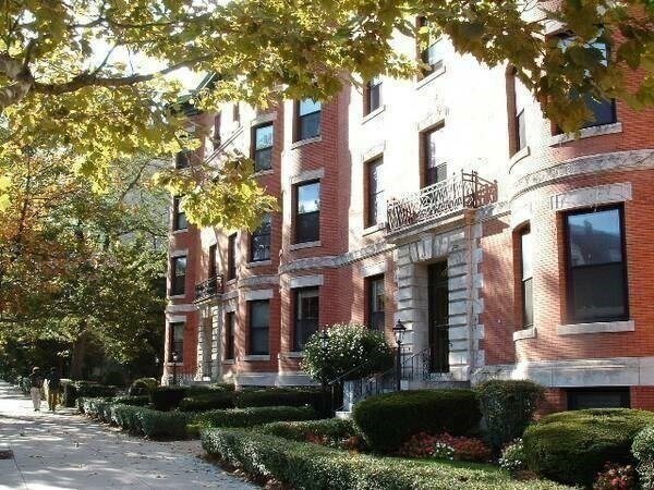 1060 Beacon St in Brookline, MA - Building Photo