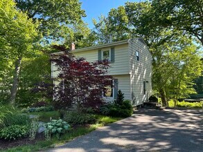 148 Flanders Rd in Stonington, CT - Building Photo - Building Photo