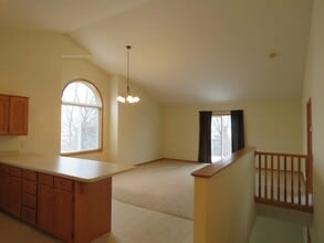 10912 177th Ct NW in Elk River, MN - Foto de edificio - Building Photo