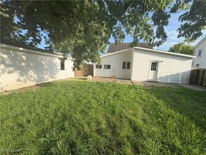 9513 Edison St NE in Alliance, OH - Building Photo - Building Photo