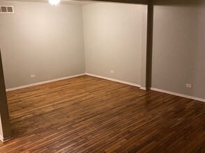 1971 Governors Ln in Hoffman Estates, IL - Building Photo - Building Photo
