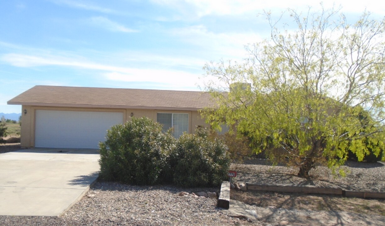 7778 Pioneer Dr in Kingman, AZ - Building Photo
