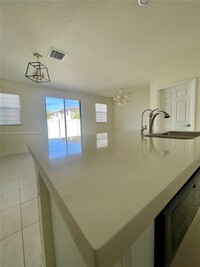 10926 W 33rd Way in Hialeah, FL - Building Photo - Building Photo