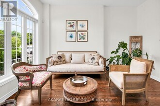 1148 Woodington Ln in Oakville, ON - Building Photo - Building Photo