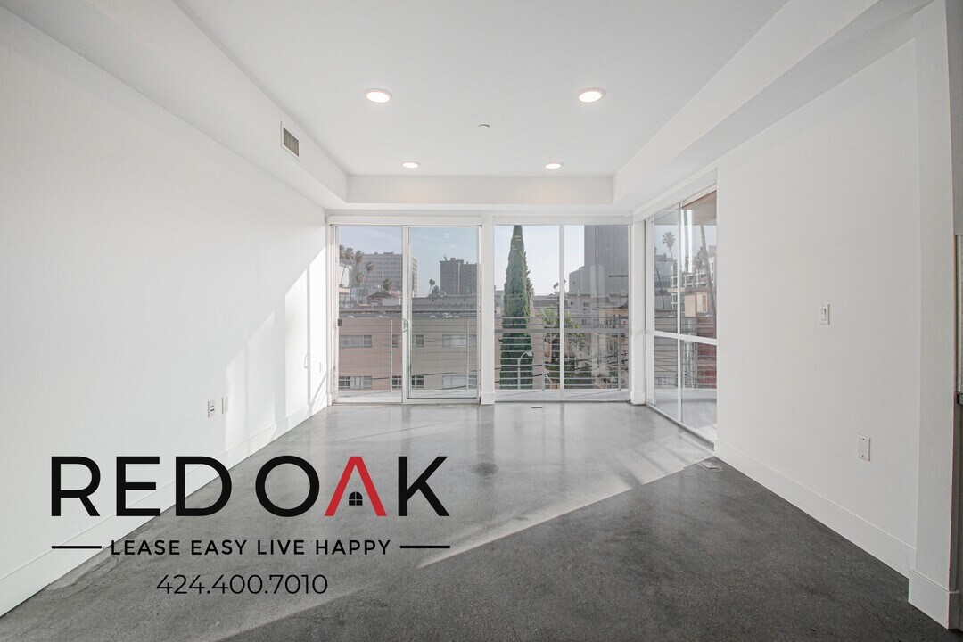 453 S Kenmore Ave in Los Angeles, CA - Building Photo