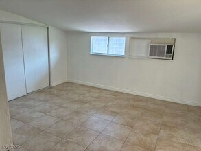 6121 Granada Cir in Las Vegas, NV - Building Photo - Building Photo