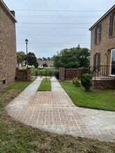 417 N Ebenezer Rd in Florence, SC - Foto de edificio - Building Photo