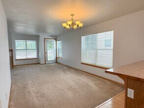 11717 16th Ave NE in Seattle, WA - Building Photo - Building Photo