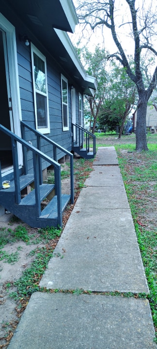 119-119 W Lee St in Harlingen, TX - Foto de edificio