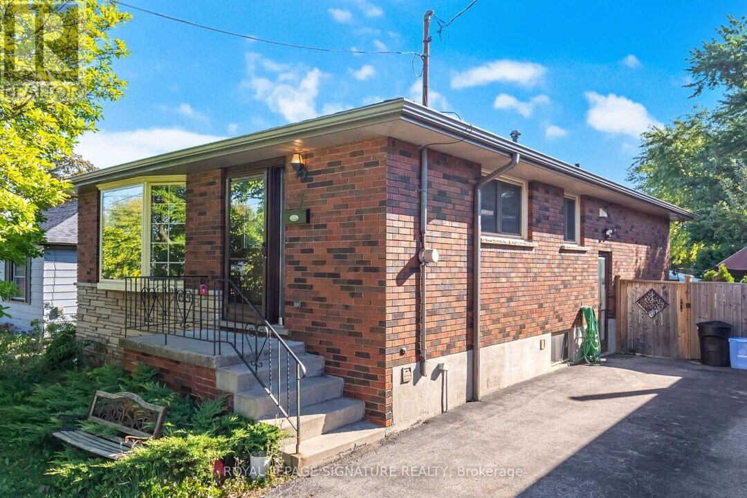 7 Maitland Ave in Hamilton, ON - Building Photo