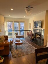 2416 W Thomas St in Chicago, IL - Building Photo - Building Photo