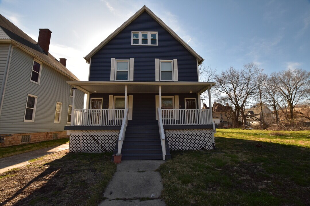 355 Union St in Joliet, IL - Building Photo