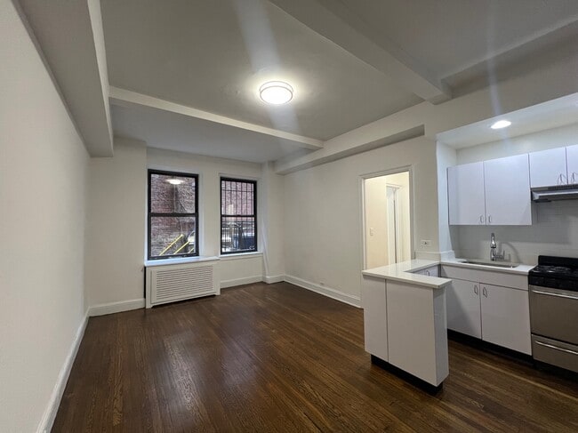 property at 140 E 46th St